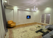 İcarəyə verilir 3 otaqlı 100 m2 yeni tikili Nizami m.