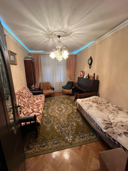 Satılır 3 otaqlı 80 m2 köhnə tikili Neftçilər metrosu