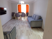 Satılır 3 otaqlı 70 m2 köhnə tikili Yasamal r.