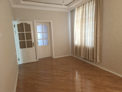 Satılır 3 otaqlı 85 m2 köhnə tikili İnşaatçılar m.