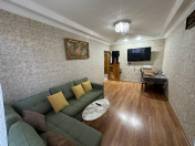 Satılır 2 otaqlı 62 m2 köhnə tikili Xalqlar Dostluğu m.