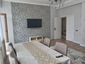 İcarəyə verilir 3 otaqlı 130 m2 yeni tikili Ağ şəhər