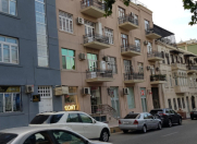 İcarəyə verilir 2 otaqlı 85 m2 köhnə tikili Axundov bağı