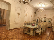 Satılır 6 otaqlı 290 m2 köhnə tikili Sahil m.