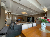 Satılır 5 otaqlı 225 m2 yeni tikili Elmlər Akademiyası m.