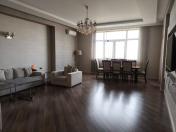 İcarəyə verilir 4 otaqlı 212 m2 yeni tikili Dövlət Statistika Komitəsi