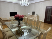 Satılır 4 otaqlı 186 m2 yeni tikili 28 May m.