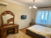 Satılır 4 otaqlı 120 m2 köhnə tikili Gənclik m.