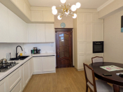 Satılır 4 otaqlı 160 m2 yeni tikili 28 May m.