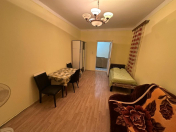 Satılır 1 otaqlı 40 m2 köhnə tikili İnşaatçılar m.