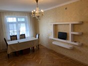 Satılır 5 otaqlı 115 m2 köhnə tikili Xalqlar Dostluğu m.