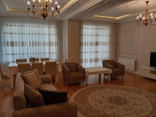 İcarəyə verilir 4 otaqlı 180 m2 yeni tikili Ağ şəhər