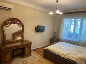 Satılır 4 otaqlı 110 m2 köhnə tikili Gənclik m.