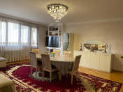 Satılır 4 otaqlı 100 m2 köhnə tikili 8 Noyabr m.