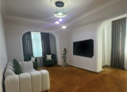 Satılır 3 otaqlı 70 m2 köhnə tikili Nizami r.