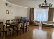 Satılır 5 otaqlı 220 m2 yeni tikili 28 May m.