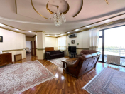 Satılır 3 otaqlı 165 m2 yeni tikili Gənclik m.