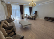 Satılır 4 otaqlı 210 m2 yeni tikili Metropark