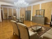 İcarəyə verilir 4 otaqlı 190 m2 yeni tikili 28 May m.