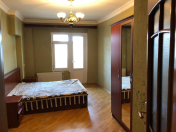 Satılır 5 otaqlı 110 m2 köhnə tikili Xalqlar Dostluğu m.