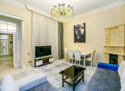 Satılır 5 otaqlı 137 m2 köhnə tikili Sahil m.