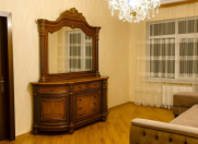 Satılır 5 otaqlı 125 m2 köhnə tikili Həzi Aslanov m.