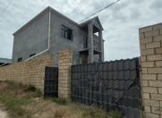 Satılır 10 otaqlı 5 m2 həyət evi Masazır
