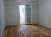 Satılır 1 otaqlı 24 m2 köhnə tikili Qara Qarayev m.