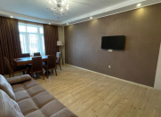 Satılır 3 otaqlı 80 m2 köhnə tikili Xalqlar Dostluğu m.