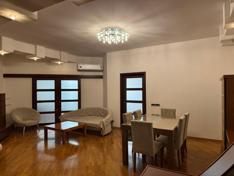 İcarəyə verilir 3 otaqlı 110 m2 yeni tikili Elmlər Akademiyası m.