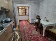 Satılır 4 otaqlı 195000 m2 köhnə tikili Əhmədli m.