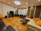 Satılır 4 otaqlı 148 m2 yeni tikili Axundov bağı