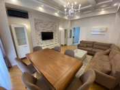 İcarəyə verilir 3 otaqlı 136 m2 yeni tikili Ağ şəhər