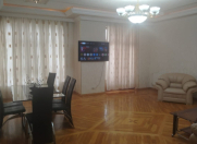 İcarəyə verilir 3 otaqlı 160 m2 yeni tikili 28 May m.