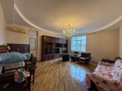 Satılır 3 otaqlı 130 m2 yeni tikili 28 May m.