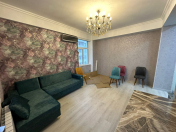 Satılır 2 otaqlı 80 m2 köhnə tikili Xalqlar Dostluğu m.