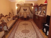 Satılır 3 otaqlı 80 m2 köhnə tikili Xalqlar Dostluğu m.