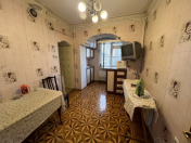 Satılır 4 otaqlı 105 m2 köhnə tikili Elmlər Akademiyası m.