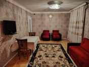 İcarəyə verilir 2 otaqlı 45 m2 köhnə tikili Həzi Aslanov m.