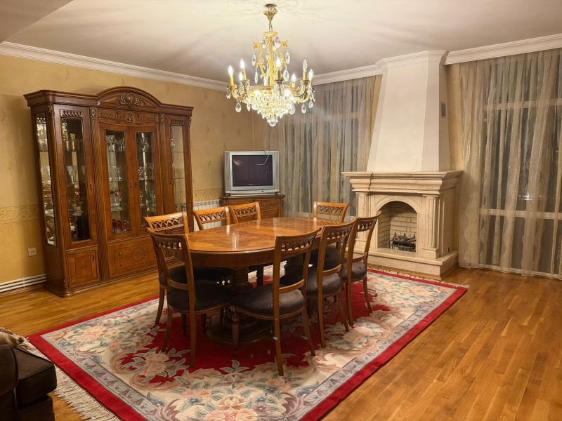 İcarəyə verilir 3 otaqlı 100 m2 köhnə tikili Nəriman Nərimanov m.