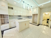 Satılır 4 otaqlı 186 m2 yeni tikili Nizami r.