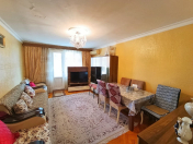 Satılır 3 otaqlı 85 m2 köhnə tikili Dövlət Statistika Komitəsi