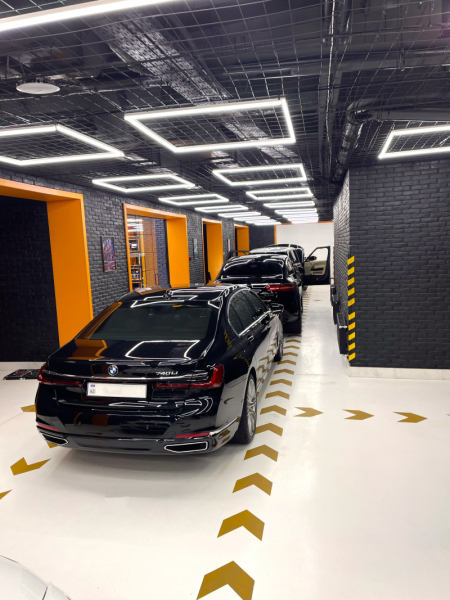 Satılır 10 otaqlı 1020 m2 obyekt 20 yanvar m.