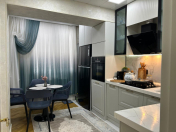 Satılır 2 otaqlı 70 m2 köhnə tikili Ayna Sultanova heykəli