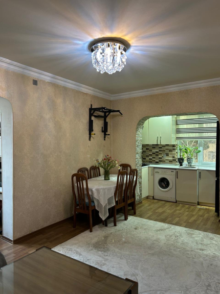 Satılır 2 otaqlı 50 m2 köhnə tikili Elit ticarət mərkəzi