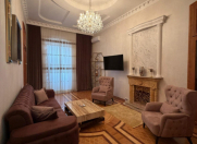 Satılır 7 otaqlı 450 m2 köhnə tikili 28 May m.