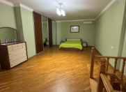 Satılır 2 otaqlı 100 m2 köhnə tikili Sahil m.