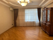 Satılır 2 otaqlı 106 m2 yeni tikili 8 Noyabr m.