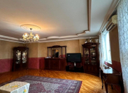 Satılır 4 otaqlı 165 m2 yeni tikili İnşaatçılar m.
