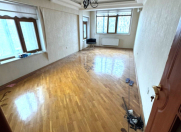Satılır 2 otaqlı 75 m2 köhnə tikili Şah İsmayıl Xətai m.